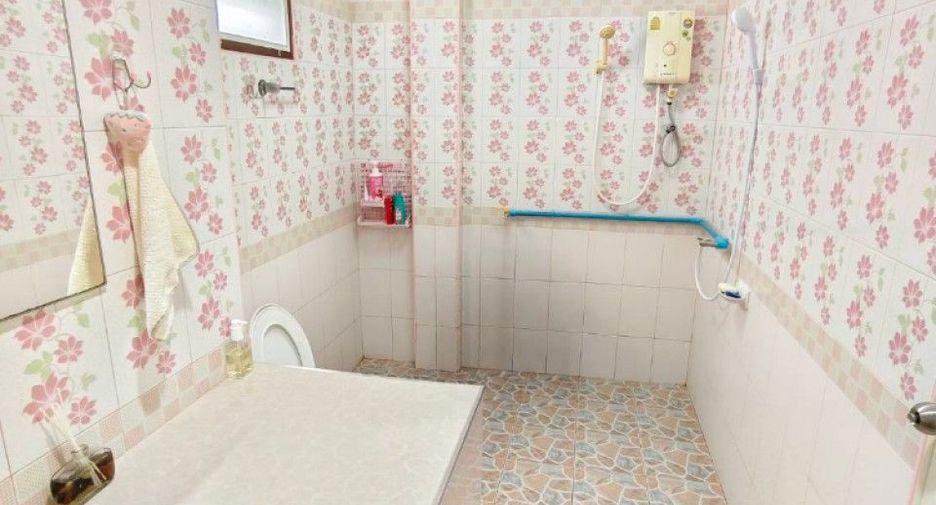 For sale 5 bedrooms house in Mueang Chachoengsao, Chachoengsao