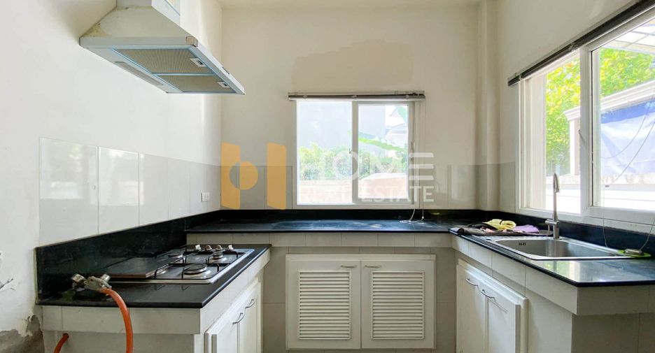 For sale 4 bedrooms house in Phasi Charoen, Bangkok