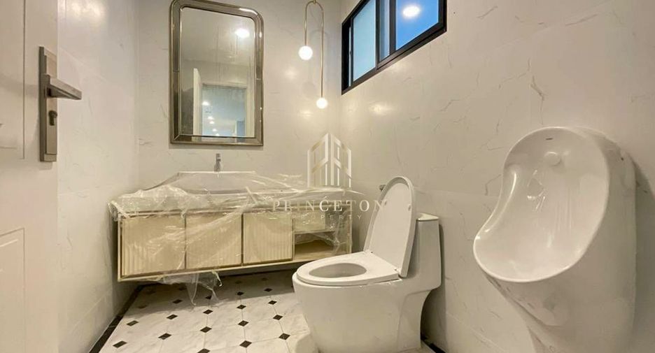 Haus zur Miete mit 5 Zimmer in Saphan Sung, Bangkok