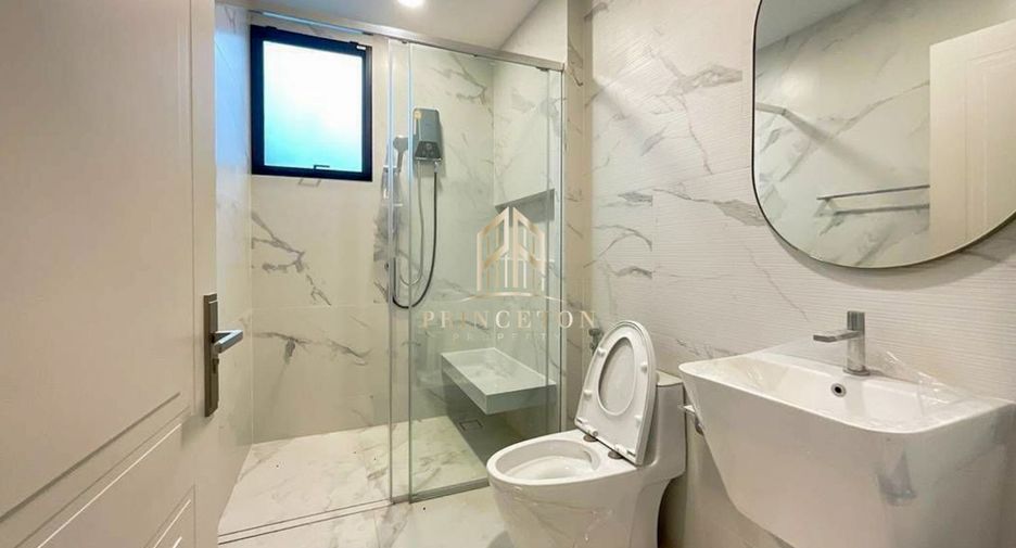 Haus zur Miete mit 5 Zimmer in Saphan Sung, Bangkok