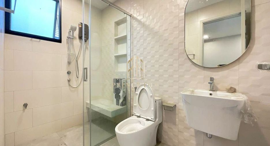 Haus zur Miete mit 5 Zimmer in Saphan Sung, Bangkok