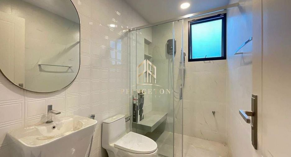 Haus zur Miete mit 5 Zimmer in Saphan Sung, Bangkok