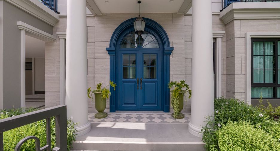 For rent and for sale 5 bedrooms house in Saphan Sung, Bangkok