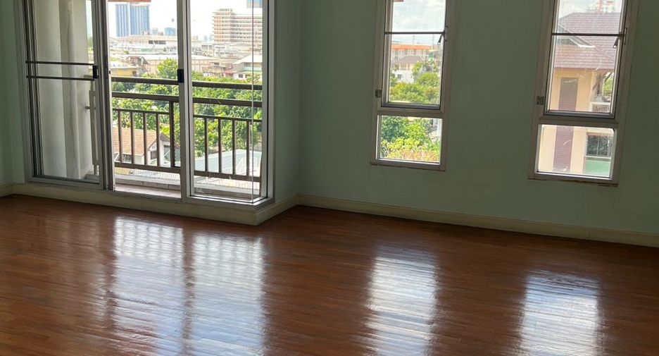 For sale 9 bedrooms condo in Dusit, Bangkok