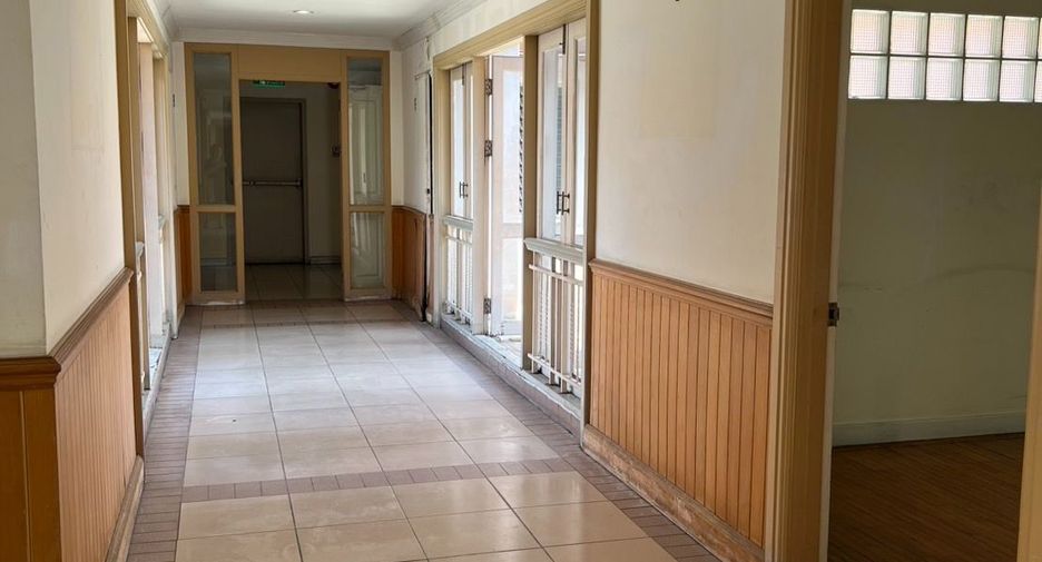 For sale 9 bedrooms condo in Dusit, Bangkok