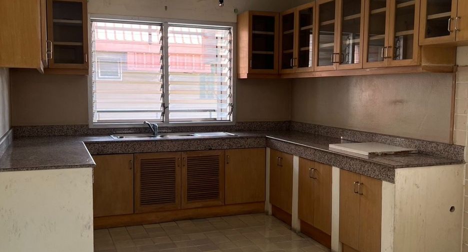 For sale 9 bedrooms condo in Dusit, Bangkok