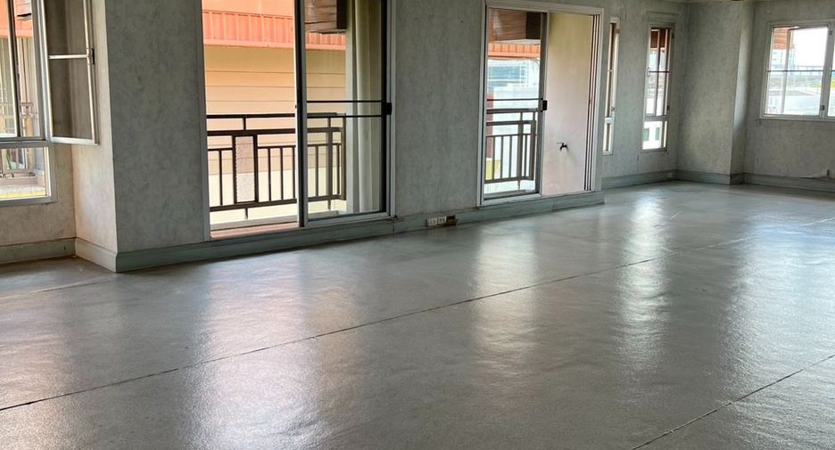 For sale 9 bedrooms condo in Dusit, Bangkok
