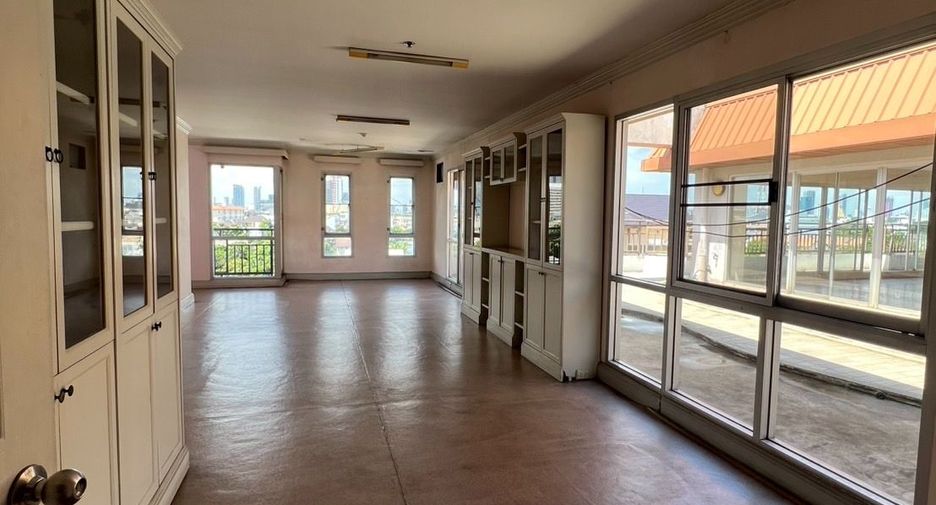 For sale 9 bedrooms condo in Dusit, Bangkok