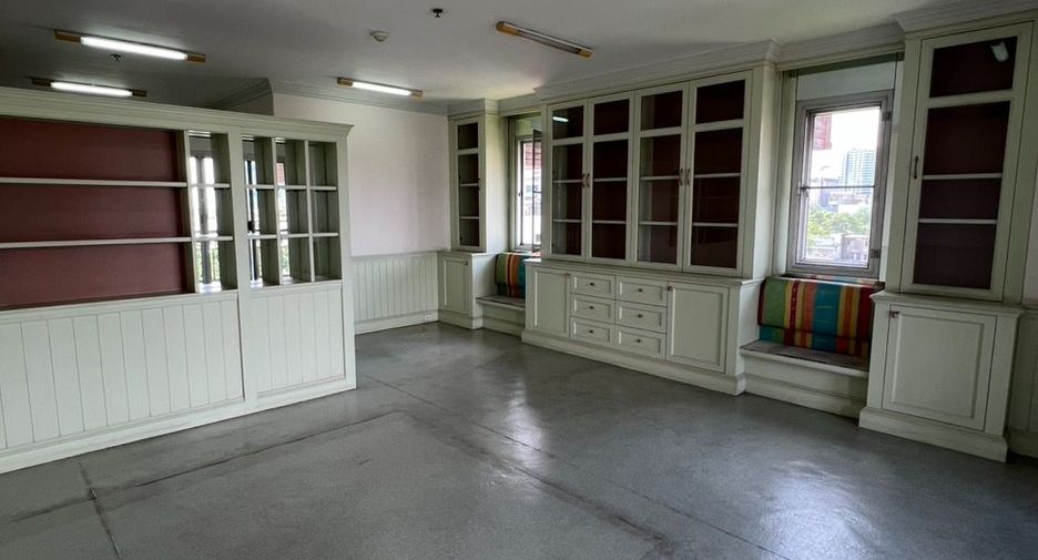 For sale 9 bedrooms condo in Dusit, Bangkok