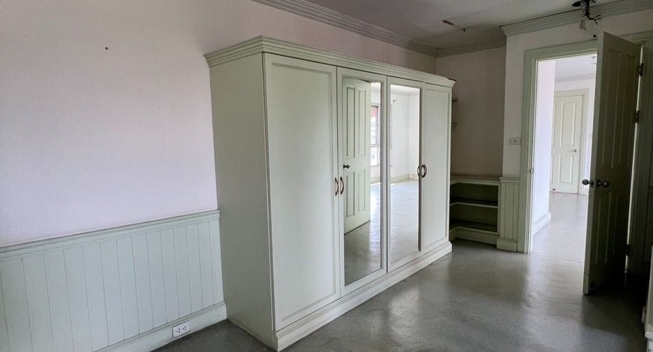 For sale 9 bedrooms condo in Dusit, Bangkok