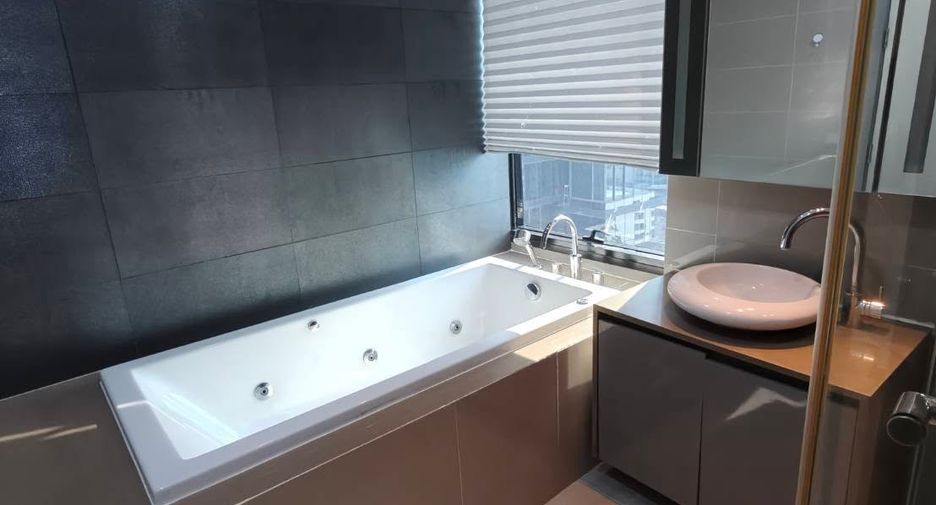 For rent 2 bedrooms condo in Bang Rak, Bangkok