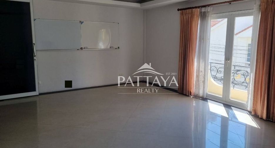 For rent 2 bedrooms townhouse in Bang Lamung, Chonburi