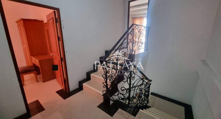 For rent 2 bedrooms townhouse in Bang Lamung, Chonburi