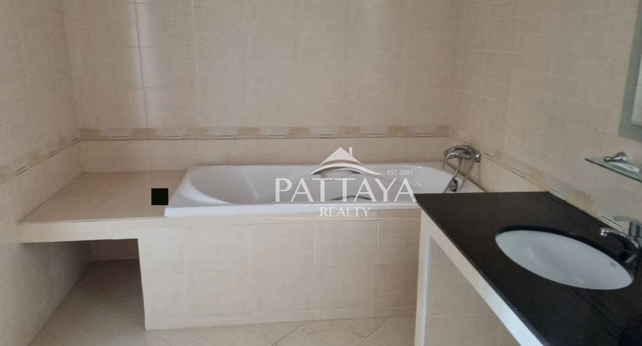 For rent 2 bedrooms townhouse in Bang Lamung, Chonburi