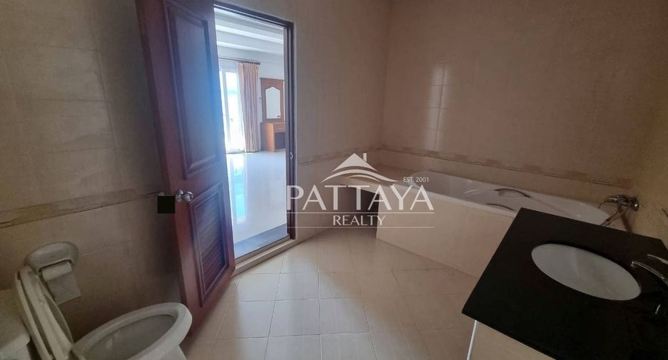 For rent 2 bedrooms townhouse in Bang Lamung, Chonburi