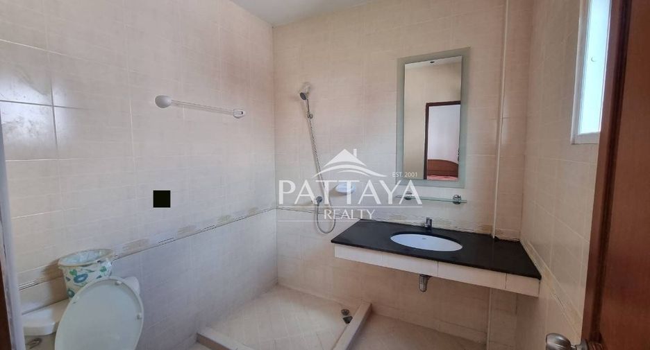 For rent 2 bedrooms townhouse in Bang Lamung, Chonburi