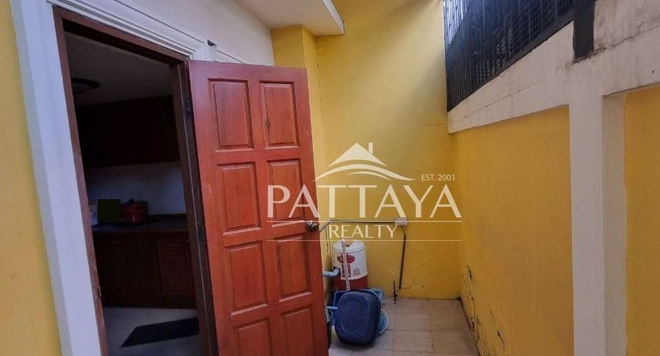 For rent 2 bedrooms townhouse in Bang Lamung, Chonburi