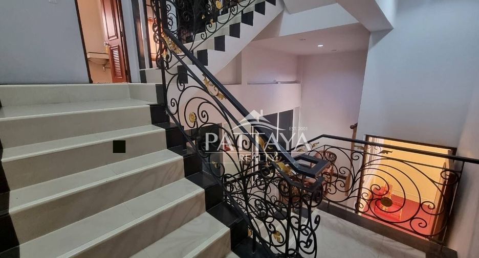 For rent 2 bedrooms townhouse in Bang Lamung, Chonburi