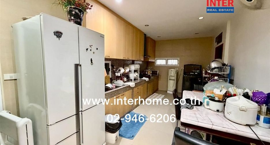 À vendre 3 chambres maison à Lat Phrao, Bangkok