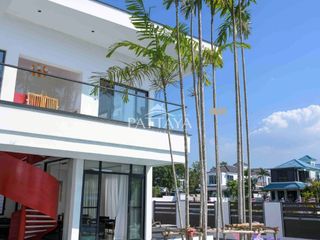 For sale 8 bedrooms house in Na Jomtien, Pattaya