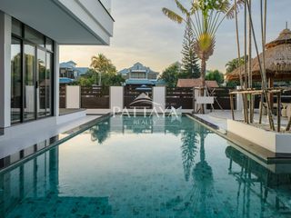 For sale 8 bedrooms house in Na Jomtien, Pattaya
