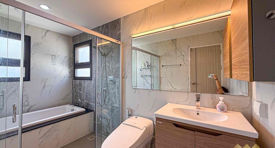 À louer 4 chambres maison à Bang Lamung, Chonburi