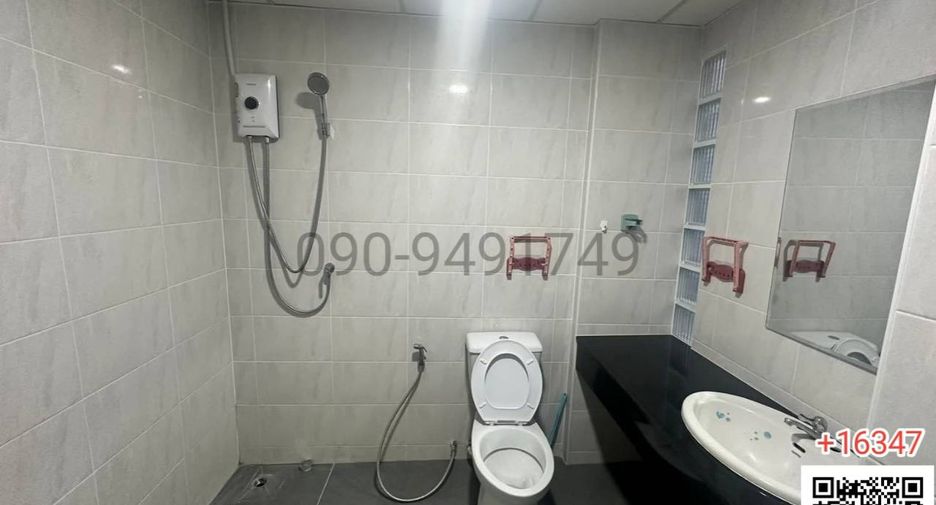 For rent 3 bedrooms townhouse in Wang Thonglang, Bangkok
