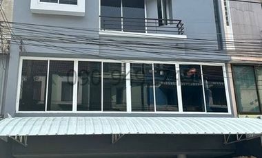 ให้เช่า 3 ห้องนอน ทาวน์เฮ้าส์ ใน วังทองหลาง, กรุงเทพฯ