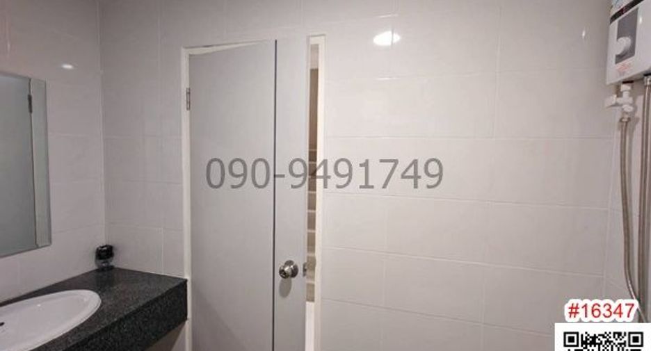 For rent 3 bedrooms townhouse in Wang Thonglang, Bangkok