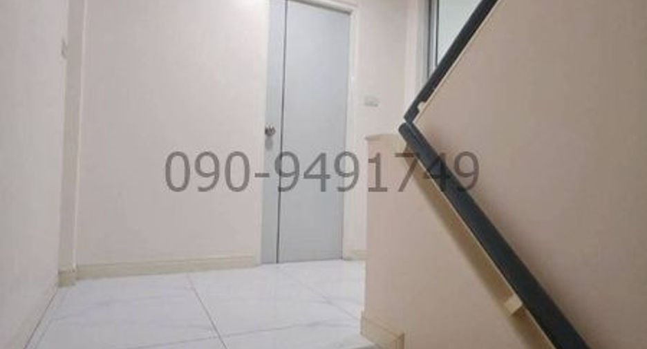 For rent 3 bedrooms townhouse in Wang Thonglang, Bangkok