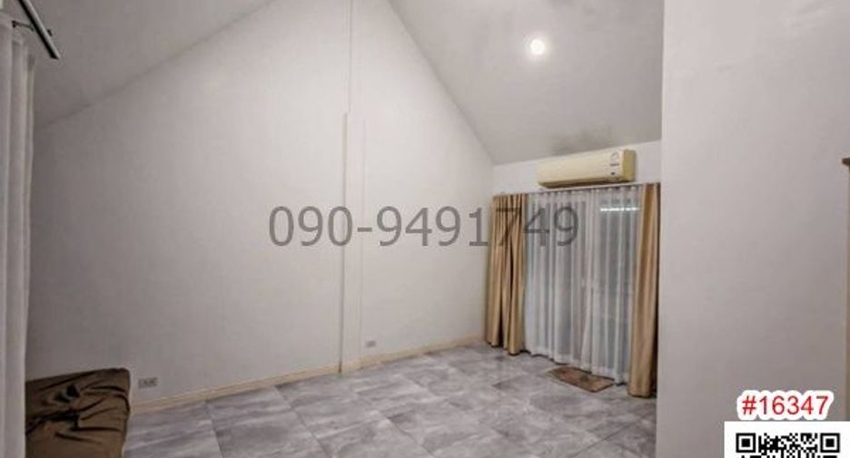 For rent 3 bedrooms townhouse in Wang Thonglang, Bangkok