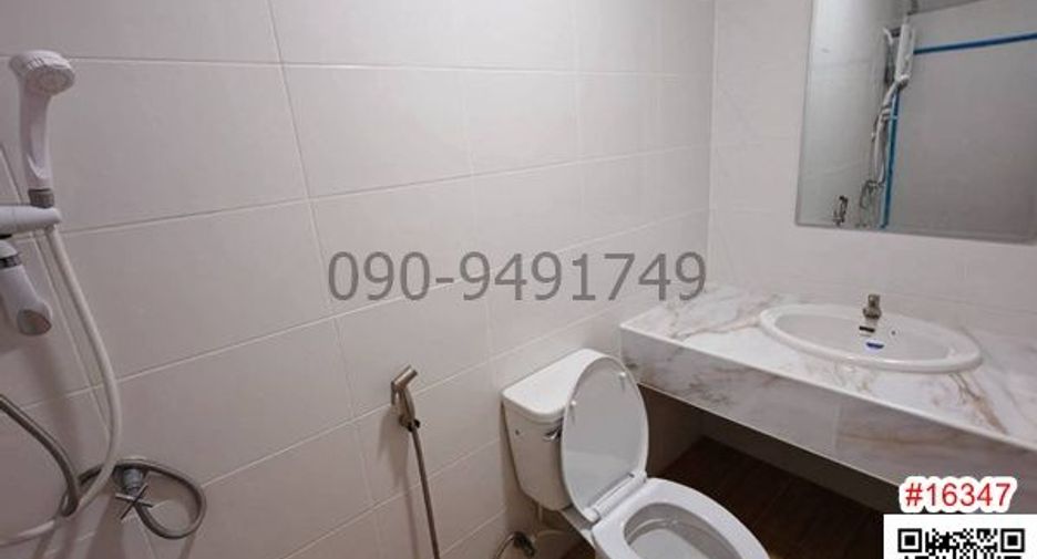 For rent 3 bedrooms townhouse in Wang Thonglang, Bangkok