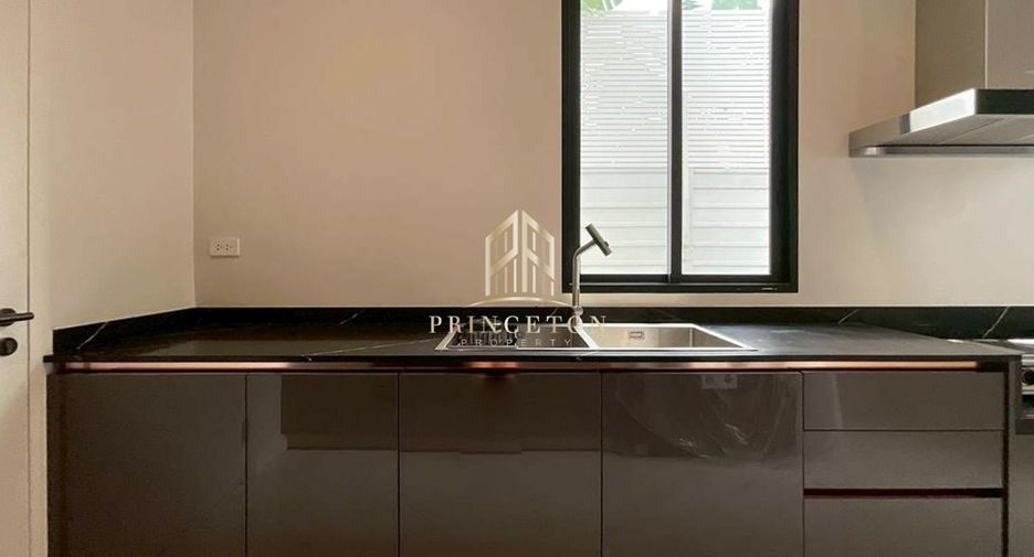 For rent and for sale 5 bedrooms house in Saphan Sung, Bangkok