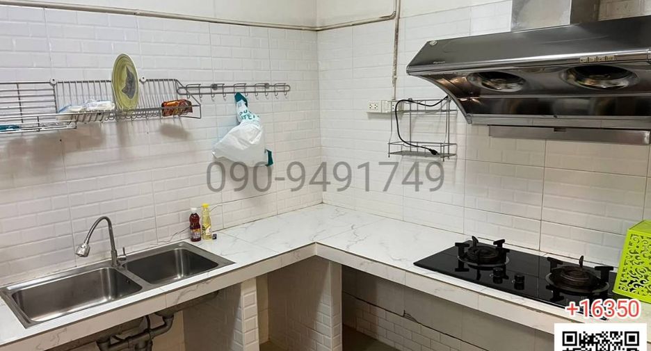 Casa adosada en alquiler de 3 habitaciones en Sai Mai, Bangkok