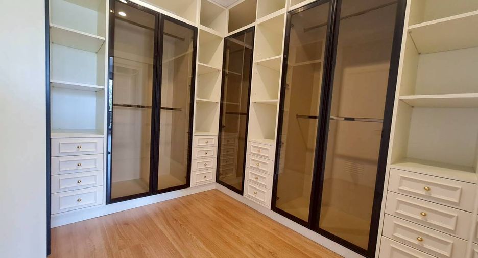 For sale 4 bedrooms house in Pak Kret, Nonthaburi