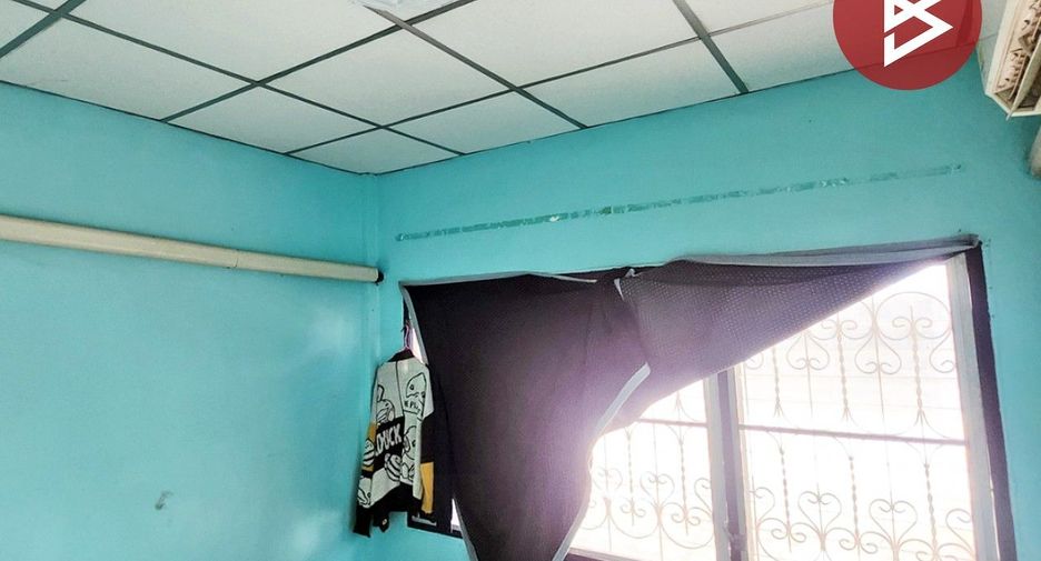 For sale 3 ベッドルーム townhouse in Sam Phran, Nakhon Pathom
