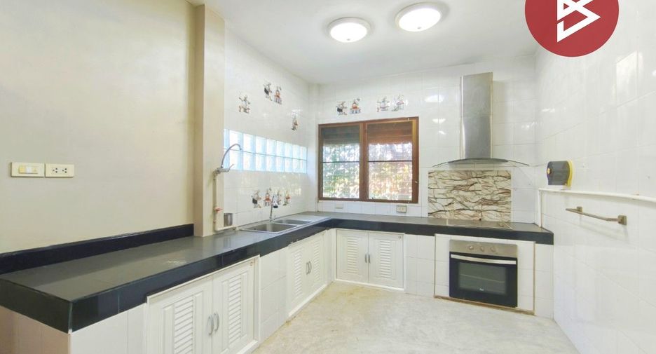 For sale 4 bedrooms townhouse in Bang Bo, Samut Prakan