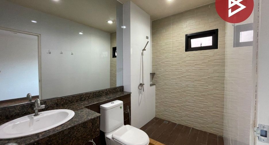 Casa adosada en venta de estudio en Mueang Nakhon Pathom, Nakhon Pathom