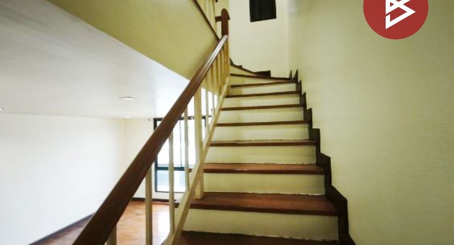 Casa adosada en venta de estudio en Mueang Nakhon Pathom, Nakhon Pathom