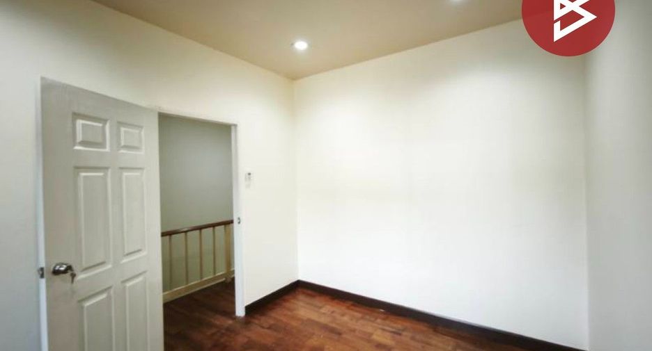 Casa adosada en venta de estudio en Mueang Nakhon Pathom, Nakhon Pathom