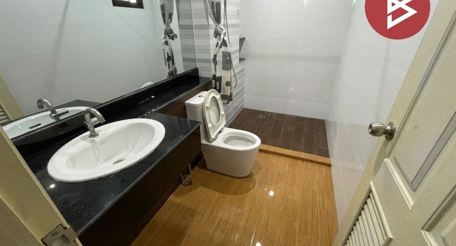 Casa adosada en venta de estudio en Mueang Nakhon Pathom, Nakhon Pathom