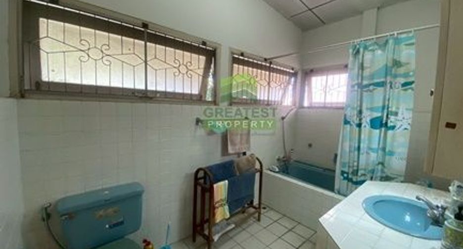 Casa en venta de 8 habitaciones en Phra Khanong, Bangkok