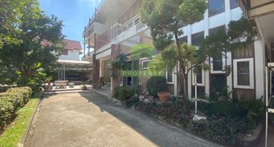 Casa en venta de 8 habitaciones en Phra Khanong, Bangkok