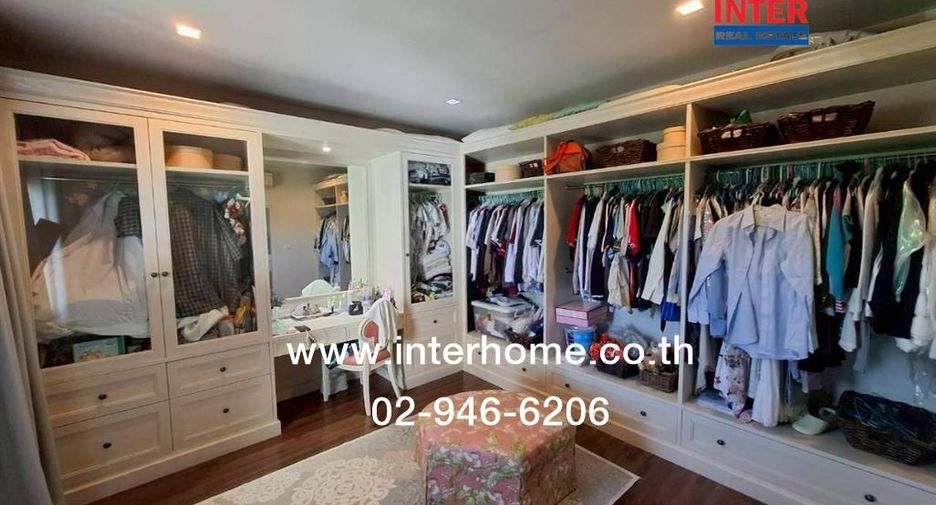 For sale 4 bedrooms house in Khlong Sam Wa, Bangkok