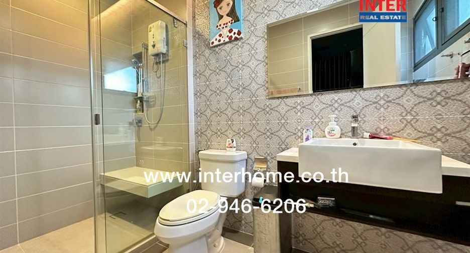 For sale 4 bedrooms house in Taling Chan, Bangkok