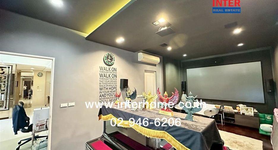 For sale 4 bedrooms house in Taling Chan, Bangkok