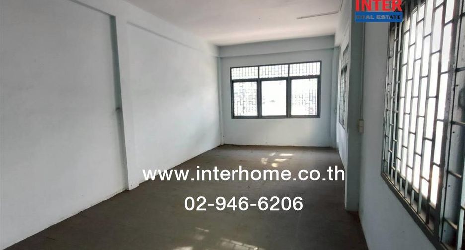 For sale 3 bedrooms retail Space in Bangkok Noi, Bangkok