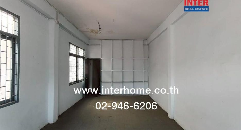 For sale 3 bedrooms retail Space in Bangkok Noi, Bangkok