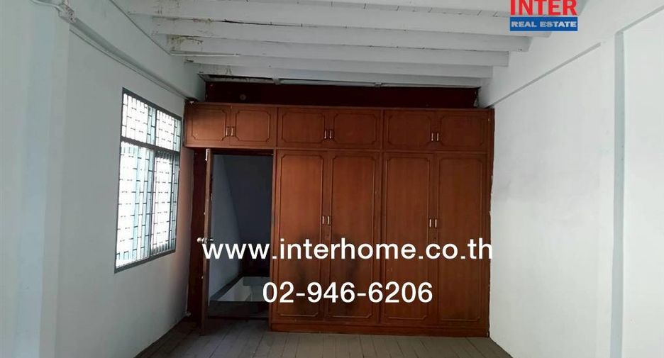 For sale 3 bedrooms retail Space in Bangkok Noi, Bangkok