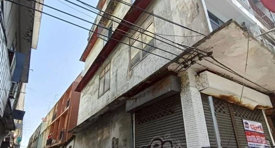 For sale 3 bedrooms retail Space in Bangkok Noi, Bangkok